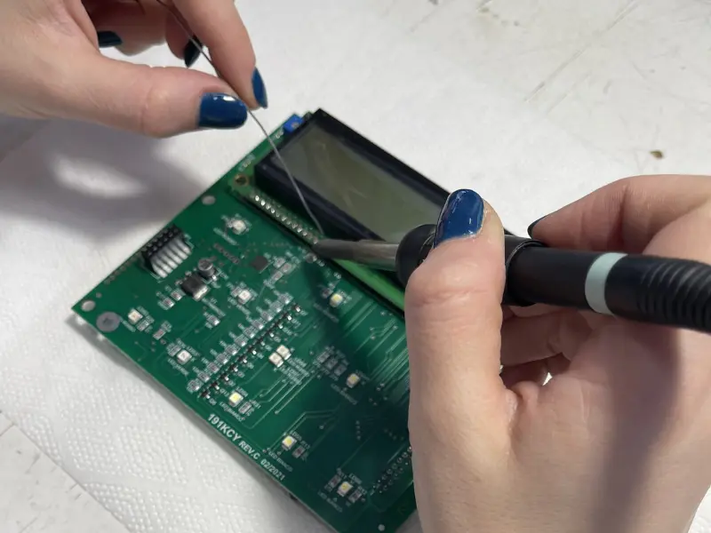 Manual PCB soldering and electronic assembly by ARC srl Italy